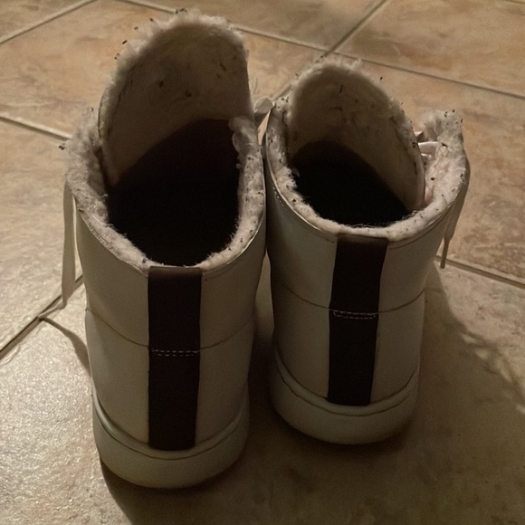 White UGG shoes - Picture 4 of 4